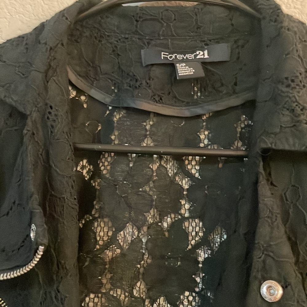 Lace Cropped Jacket - Picture 2 of 3
